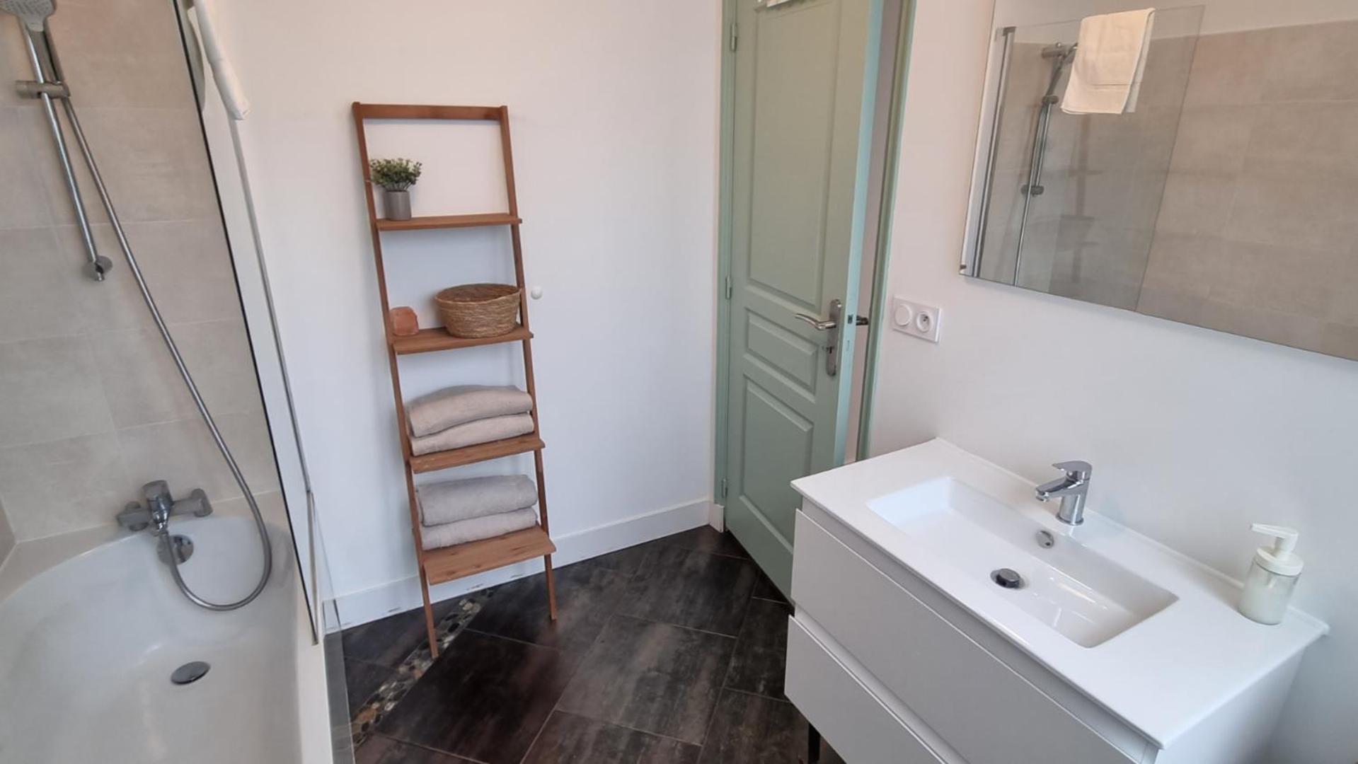 Appartement Grand Pour 10 - Proche Halles Pau